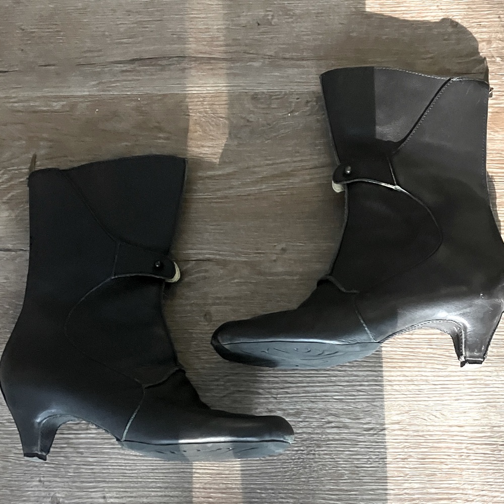 Elegant Black Ankle Boots